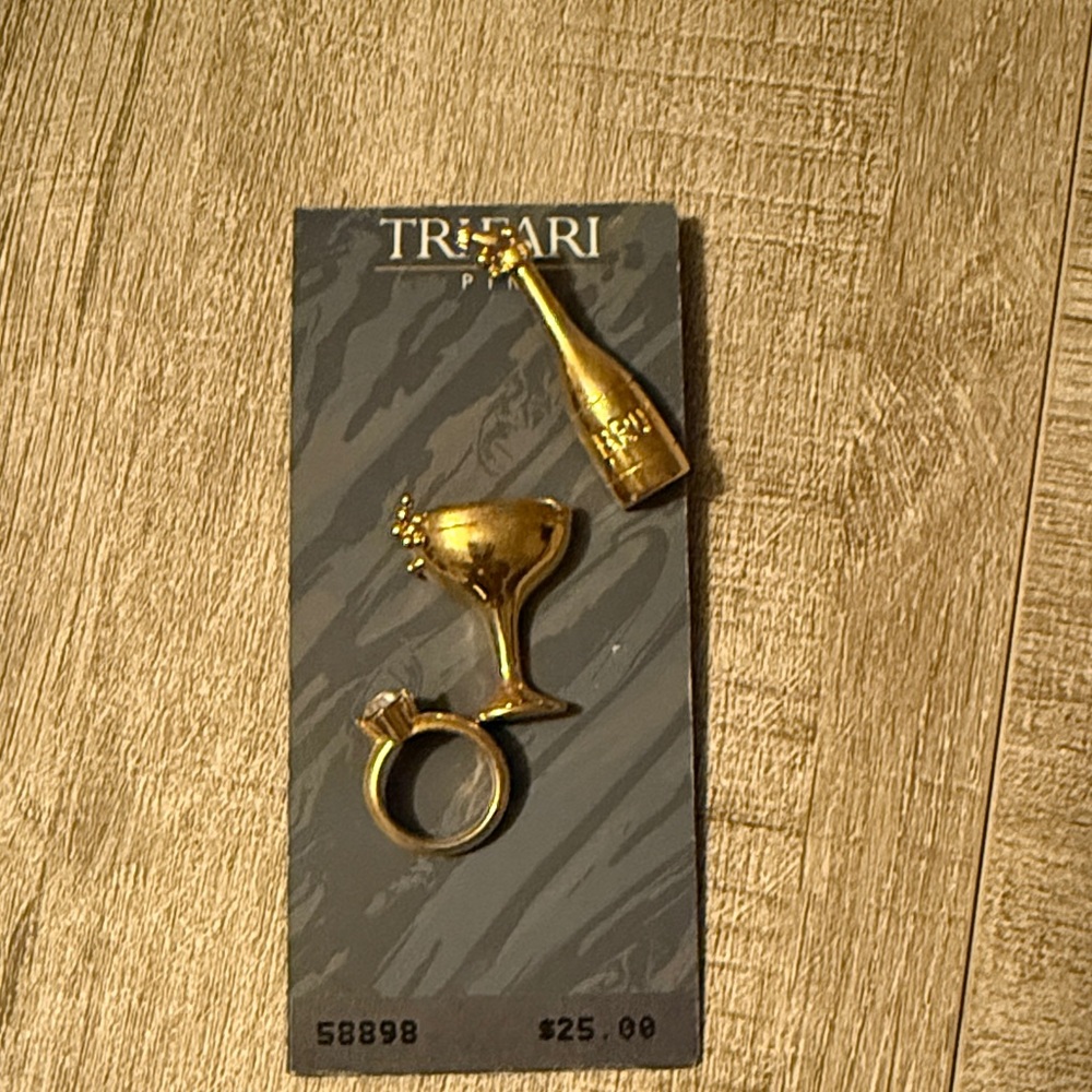 Trifari Gold Champagne Brooch Set